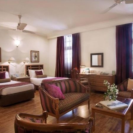 Ambassador, New Delhi - Ihcl Seleqtions Hotel Kültér fotó A suite at the Imperial Hotel