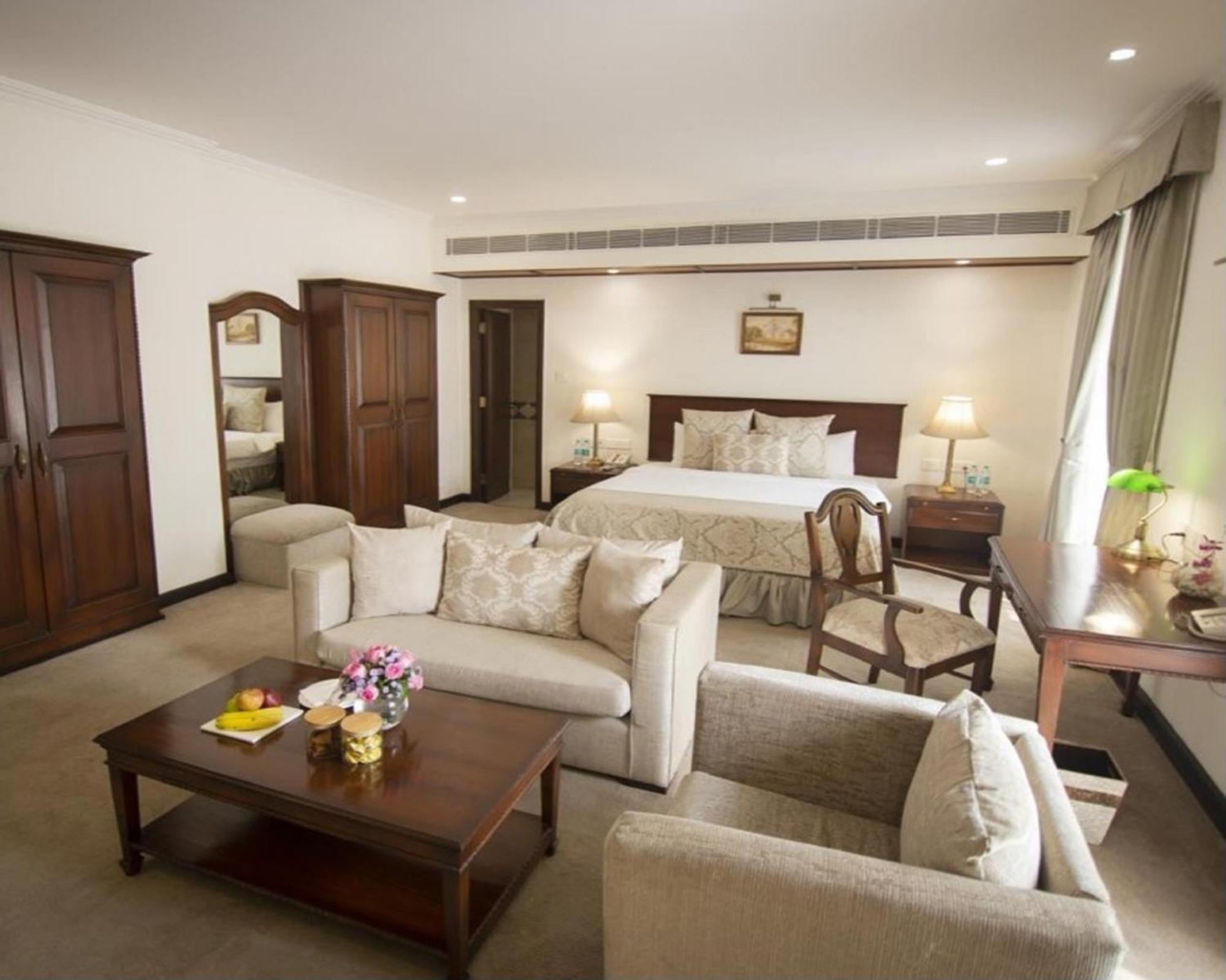 Ambassador, New Delhi - Ihcl Seleqtions Hotel Kültér fotó A suite at the Taj Bengal