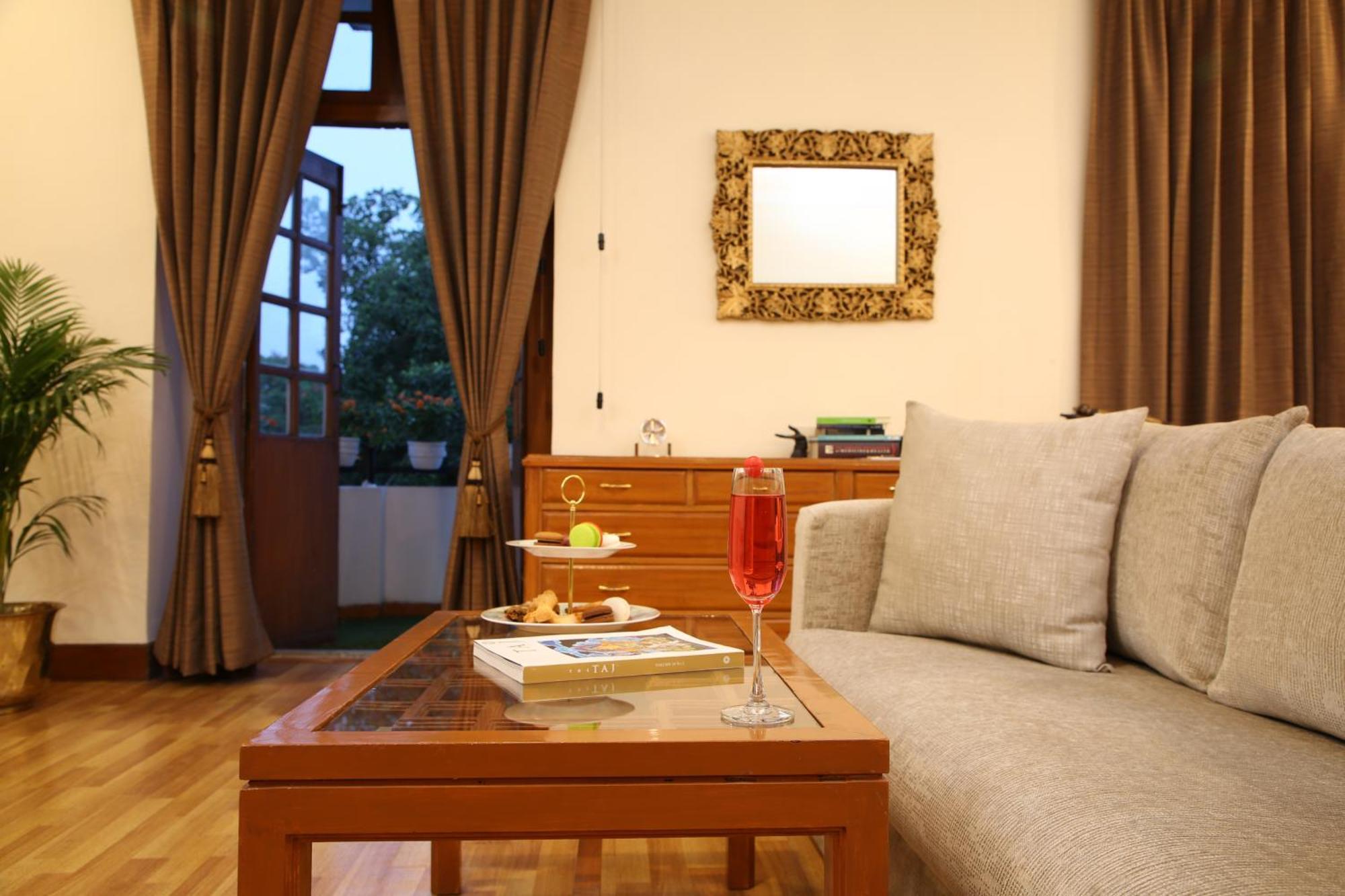 Ambassador, New Delhi - Ihcl Seleqtions Hotel Kültér fotó A living room