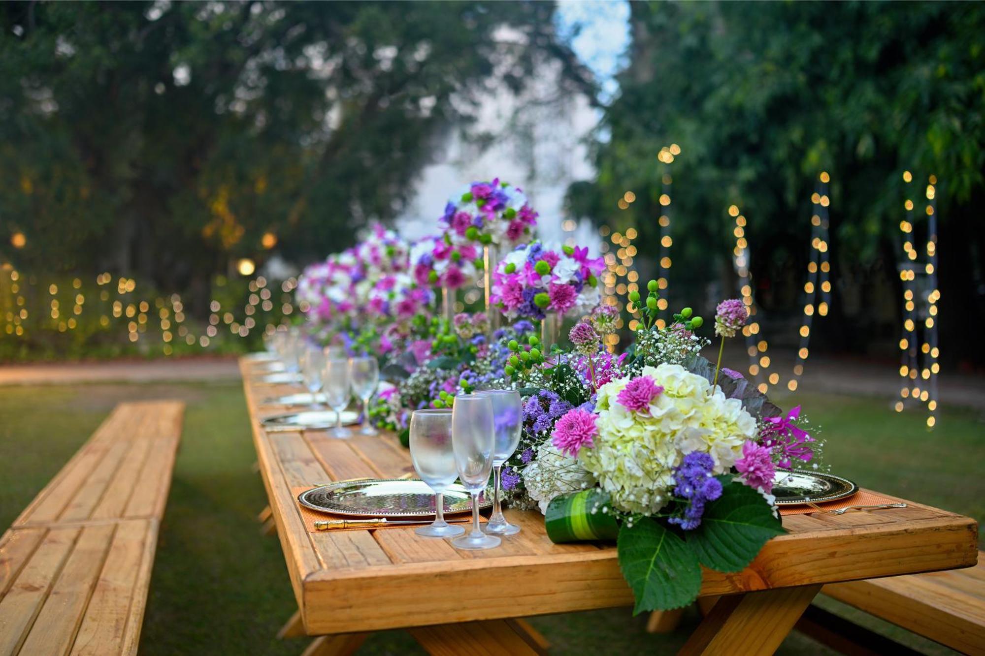 Ambassador, New Delhi - Ihcl Seleqtions Hotel Kültér fotó A table set for a wedding reception