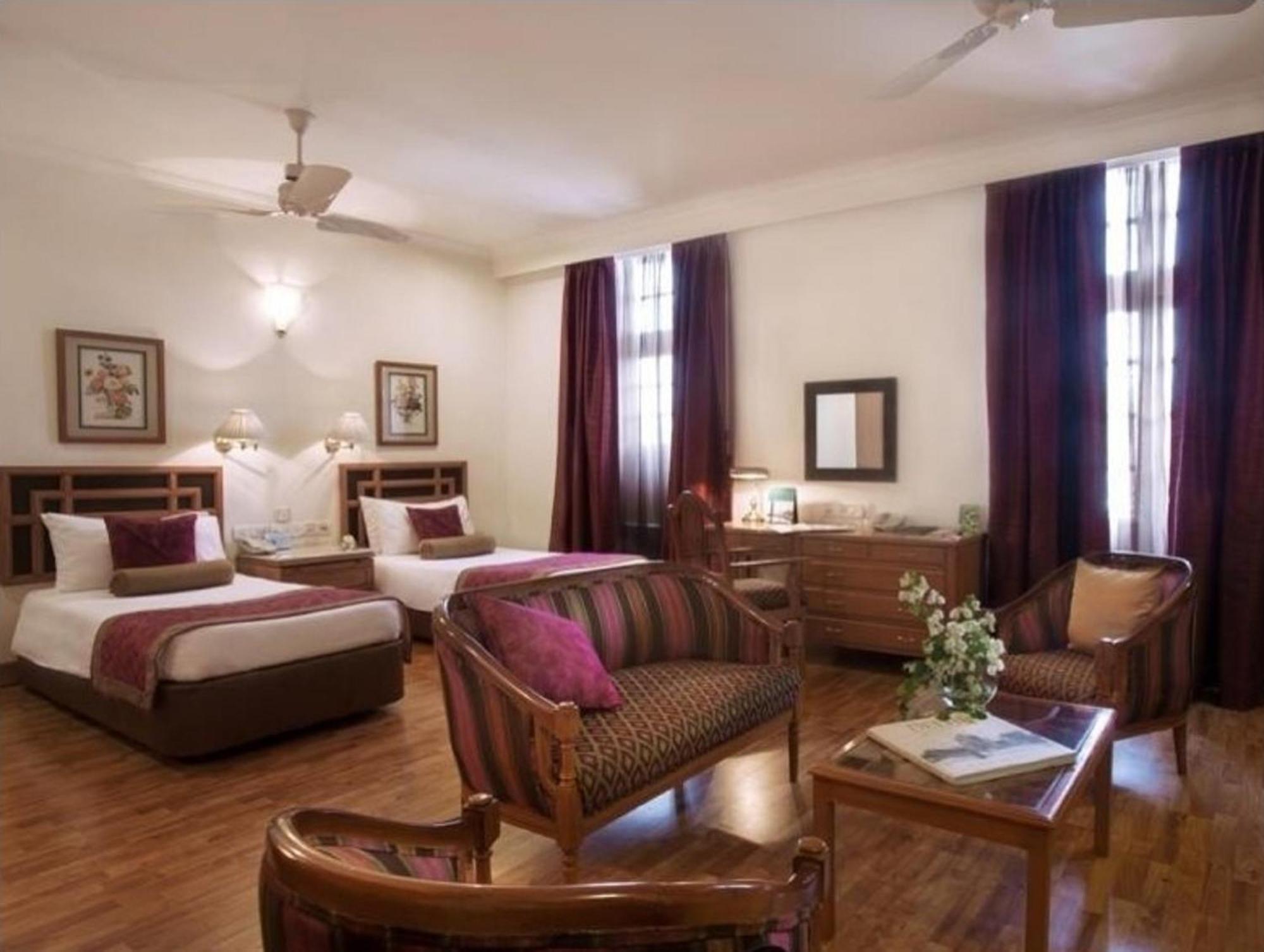 Ambassador, New Delhi - Ihcl Seleqtions Hotel Kültér fotó A suite at the Imperial Hotel