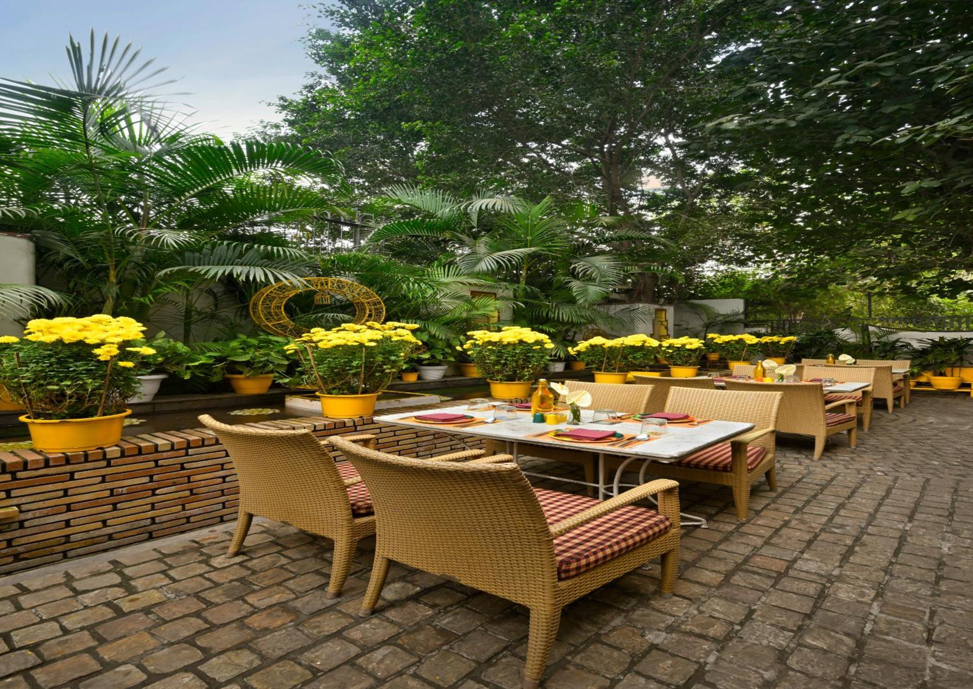 Ambassador, New Delhi - Ihcl Seleqtions Hotel Kültér fotó The Park, New Delhi