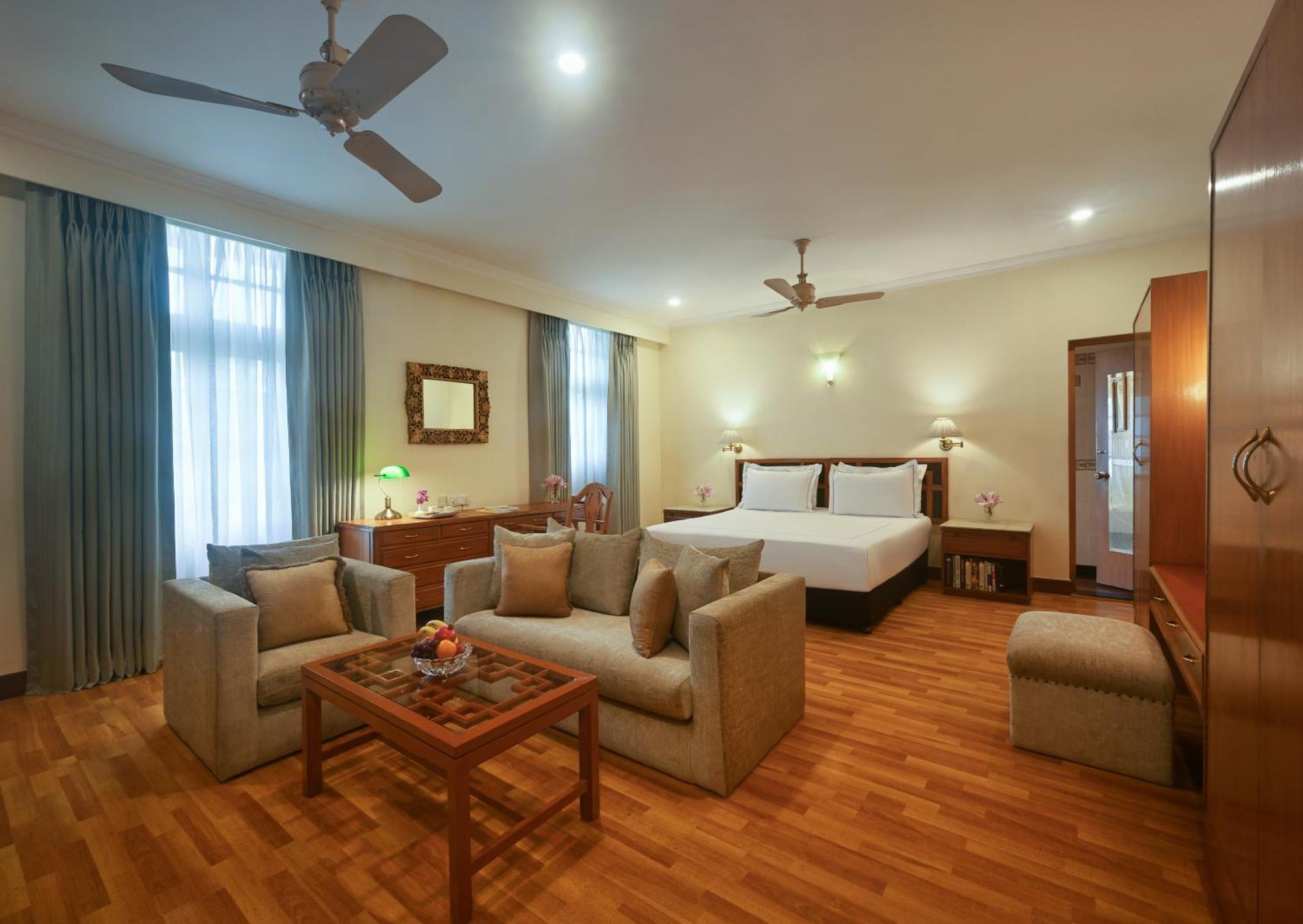 Ambassador, New Delhi - Ihcl Seleqtions Hotel Kültér fotó A suite at the hotel