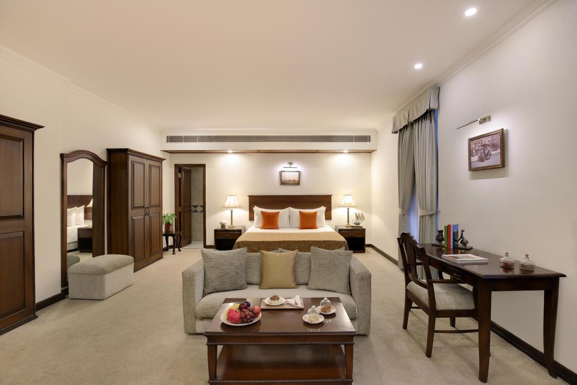 Ambassador, New Delhi - Ihcl Seleqtions Hotel Kültér fotó A suite at the hotel