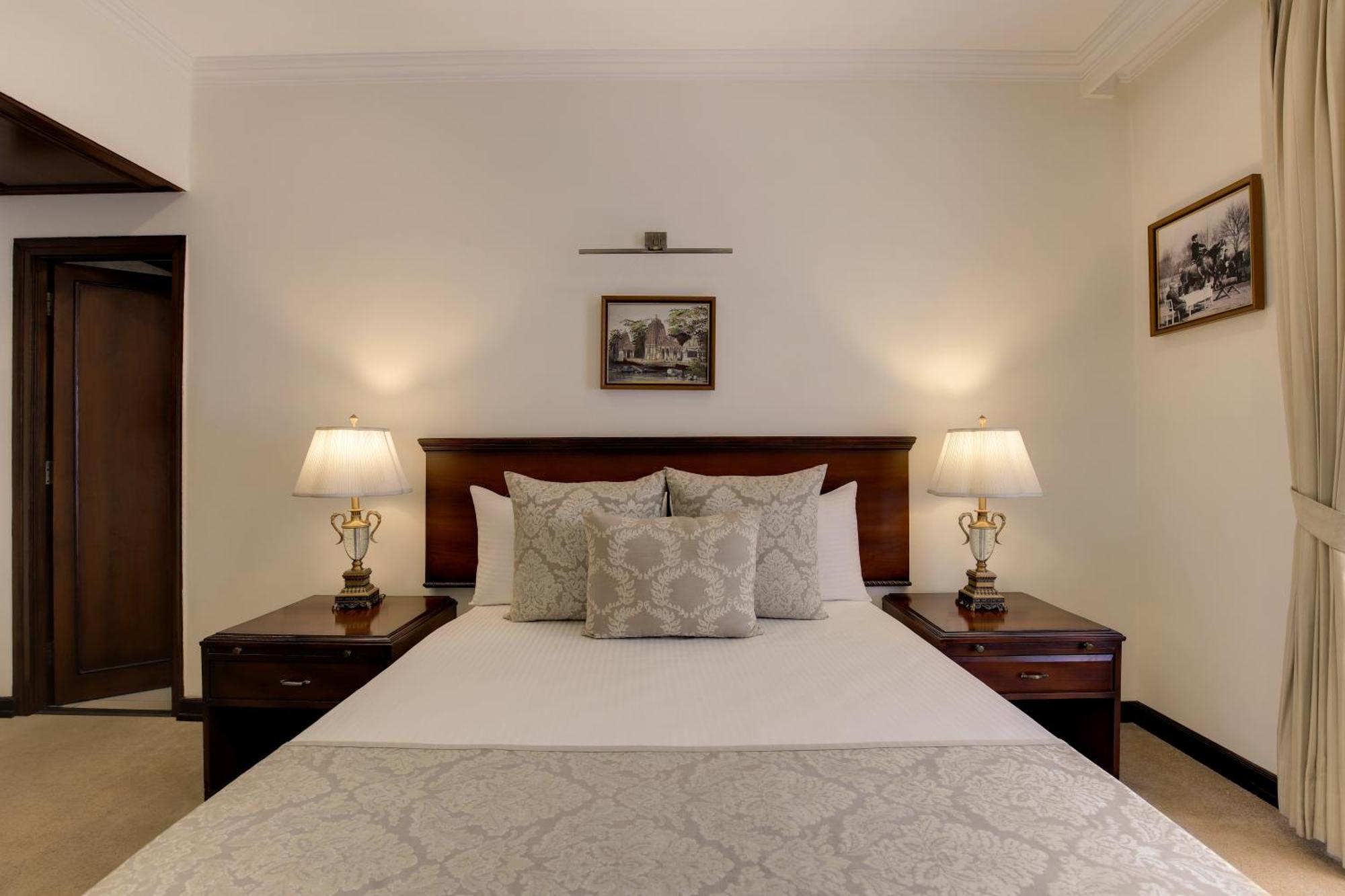 Ambassador, New Delhi - Ihcl Seleqtions Hotel Kültér fotó A bedroom at the hotel