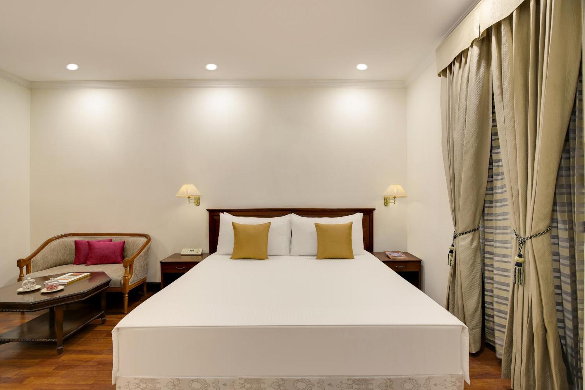 Ambassador, New Delhi - Ihcl Seleqtions Hotel Kültér fotó A bedroom at the hotel